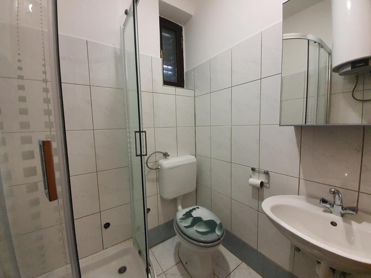 Apartmani Bellevue Vir Exterior photo