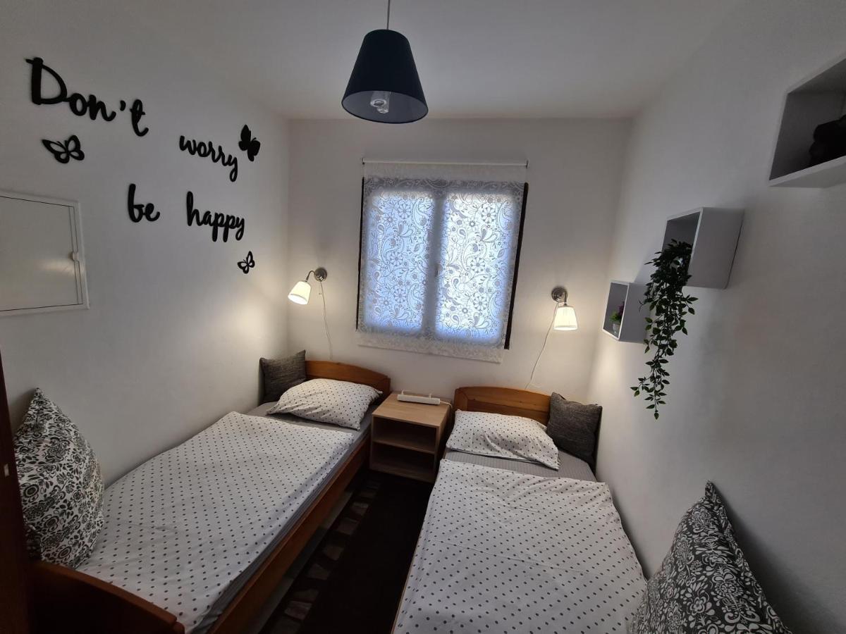 Apartmani Bellevue Vir Exterior photo