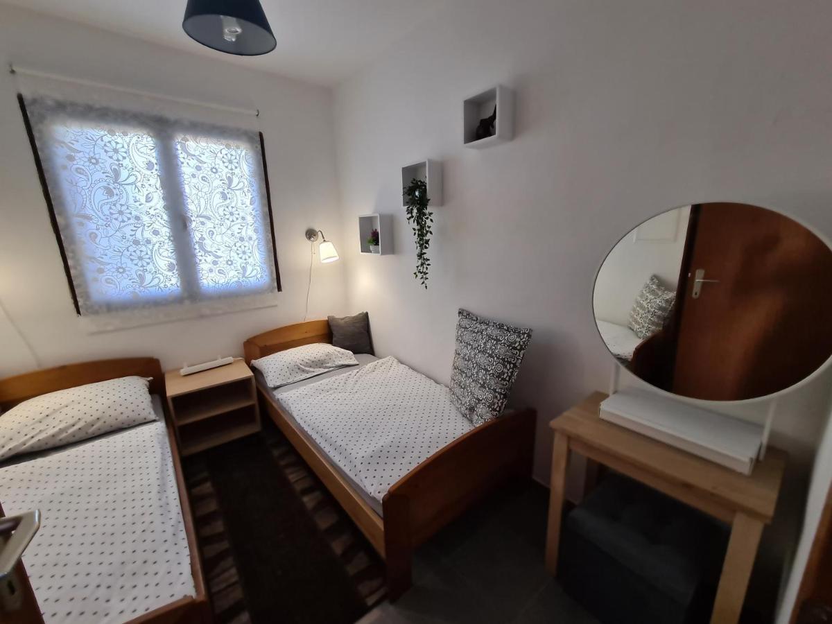 Apartmani Bellevue Vir Exterior photo