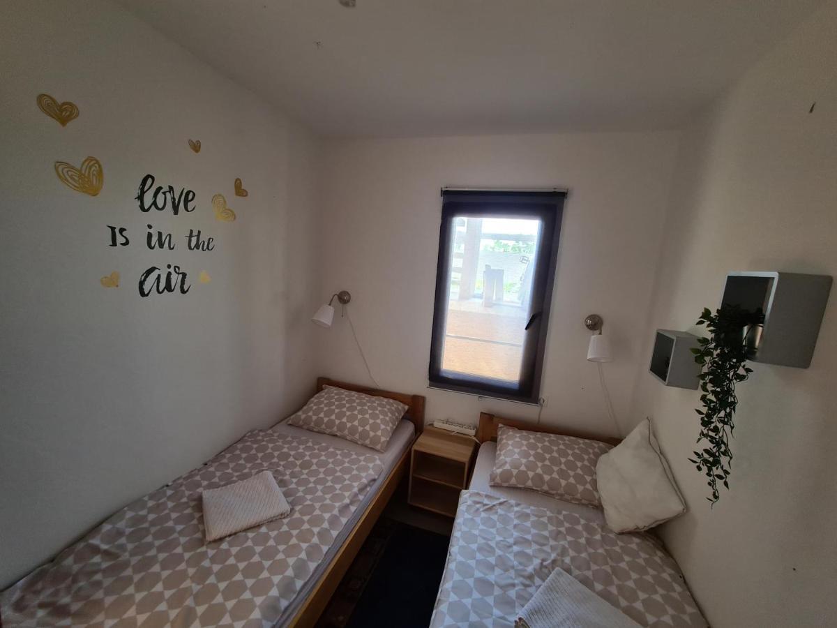 Apartmani Bellevue Vir Exterior photo